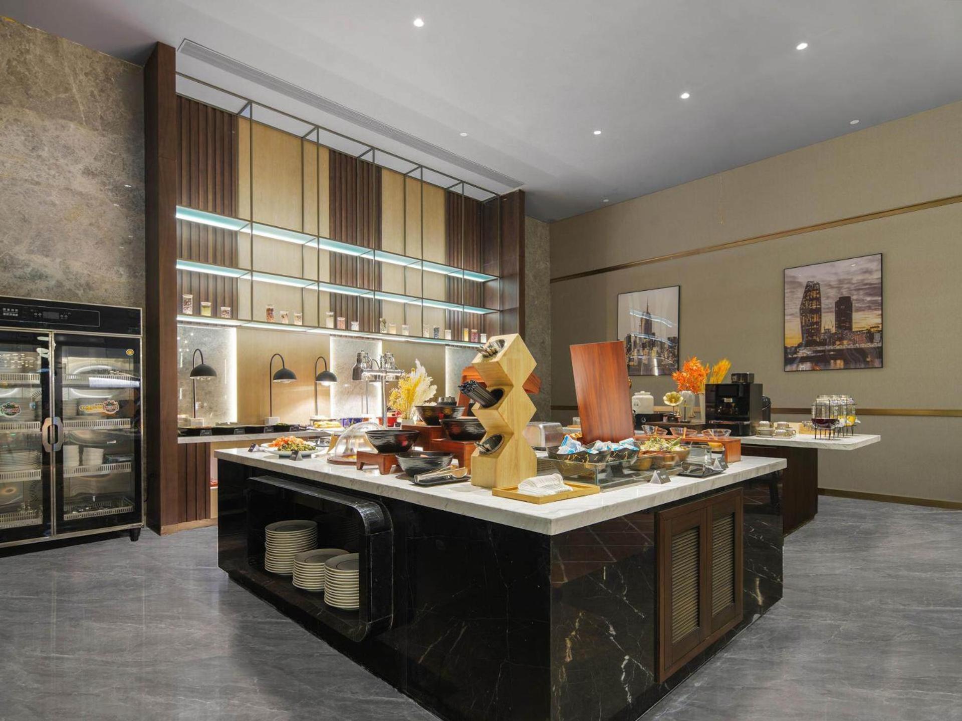 Park Inn By Radisson Nanchong Yilong Star City Plaza Екстер'єр фото